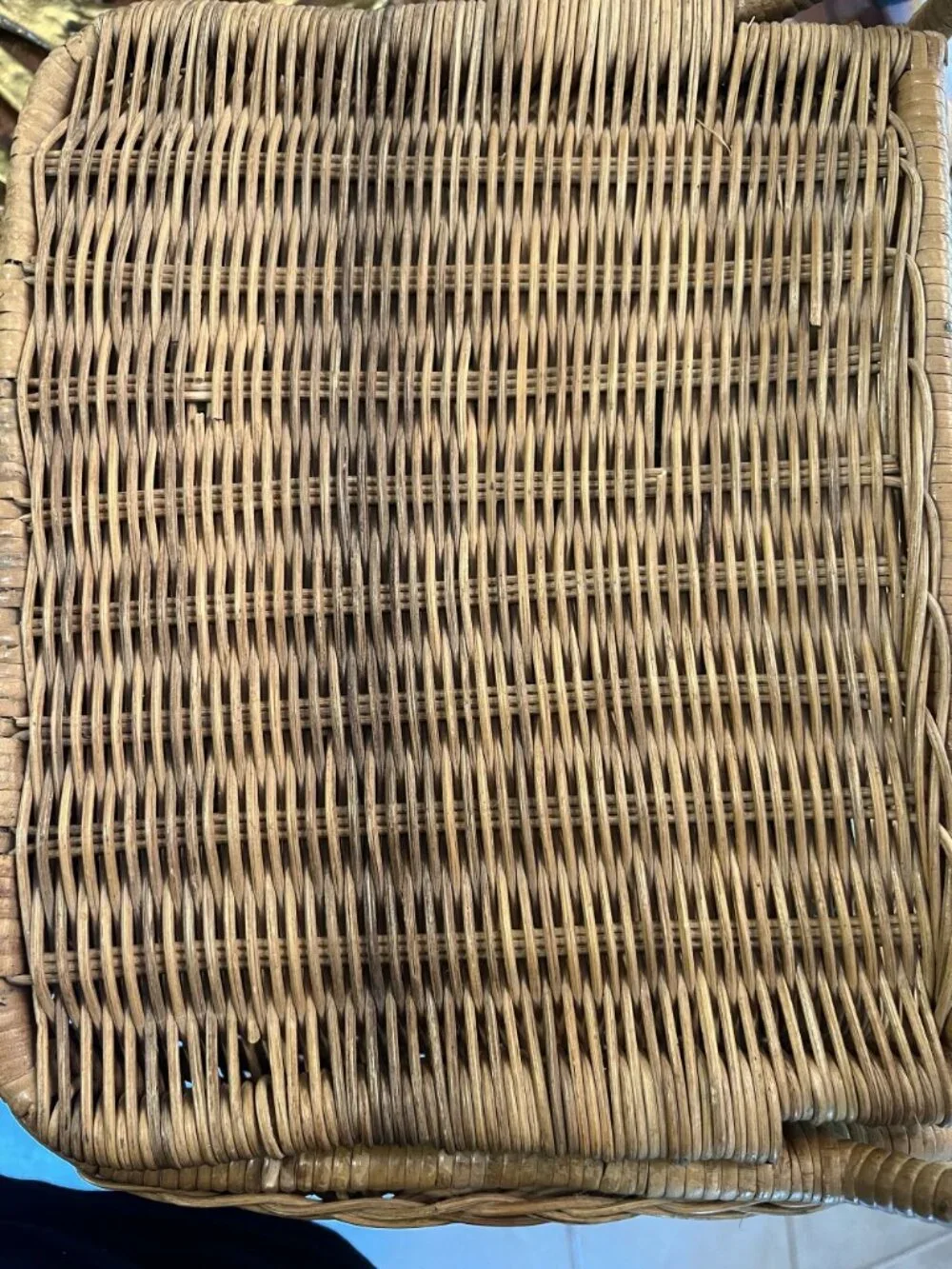 Wicker Picnic Basket Dual Hinged Lid and carrying handle Vintage